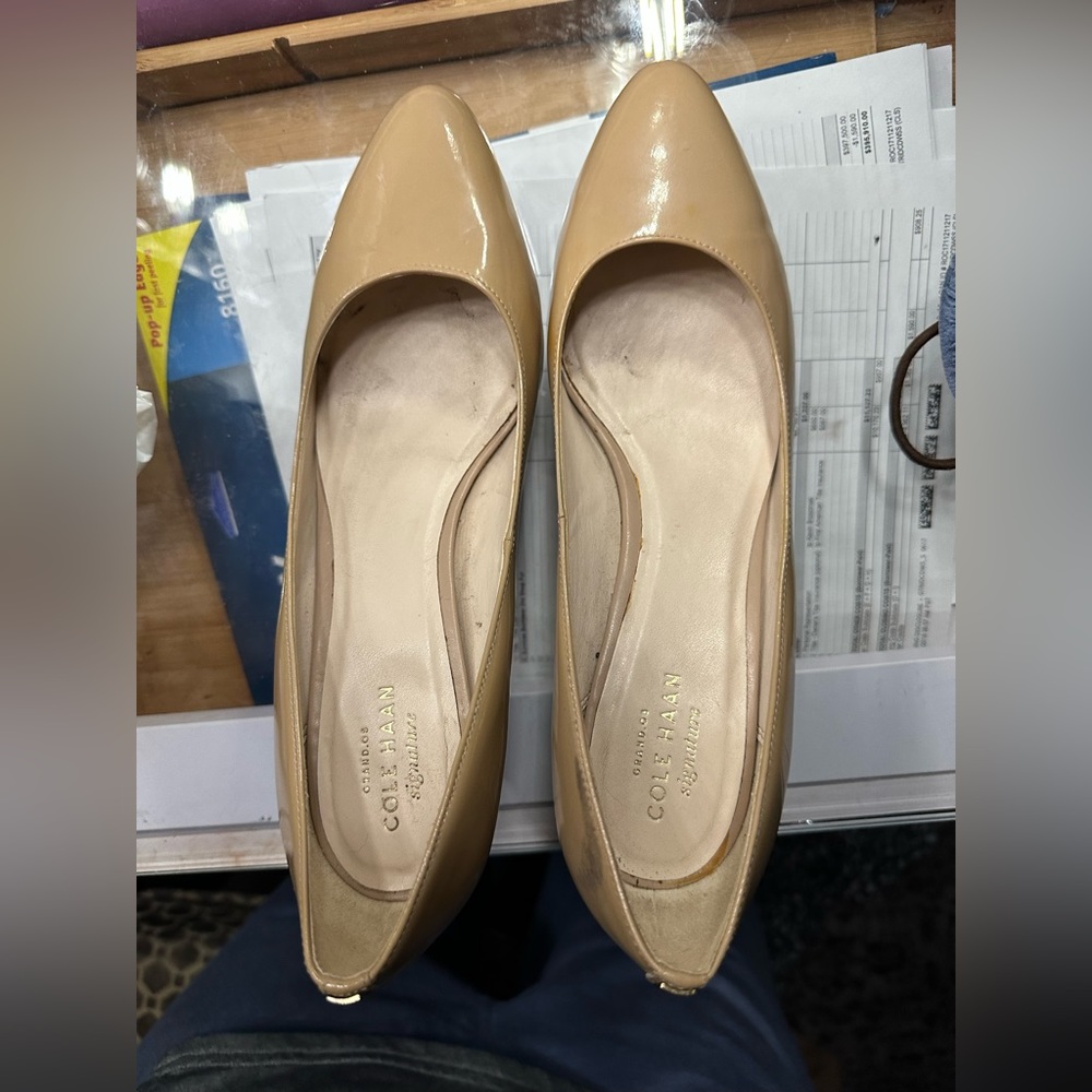 COLE HAAN TAN PATENT PUMPS